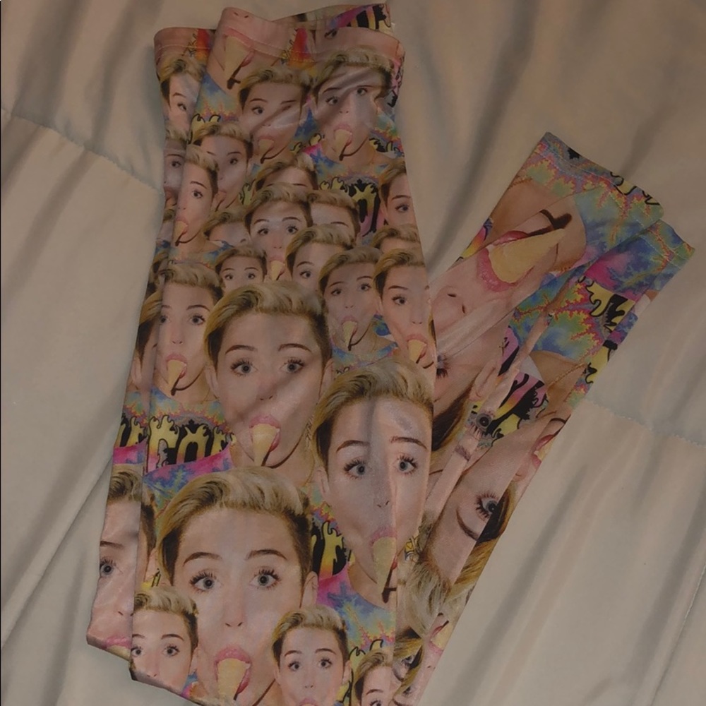 Miley Cyrus bangerz tour leggings